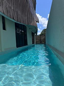 Venta estudio amueblado y equipado con alberca y jacuzzi a 5 min de la playa y a 2 cuadras de Av Kukulcan