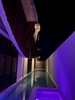 Venta estudio amueblado y equipado con alberca y jacuzzi a 5 min de la playa y a 2 cuadras de Av Kukulcan