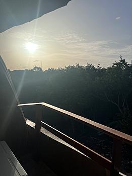 Venta estudio amueblado y equipado con alberca y jacuzzi a 5 min de la playa y a 2 cuadras de Av Kukulcan