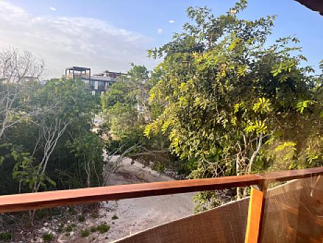 Venta estudio amueblado y equipado con alberca y jacuzzi a 5 min de la playa y a 2 cuadras de Av Kukulcan