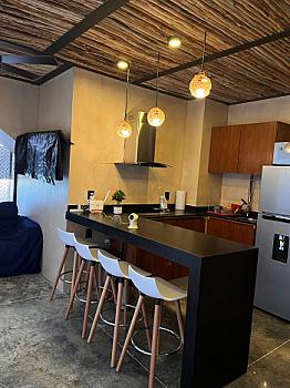 Venta estudio amueblado y equipado con alberca y jacuzzi a 5 min de la playa y a 2 cuadras de Av Kukulcan