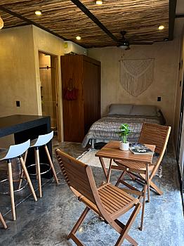 Venta estudio amueblado y equipado con alberca y jacuzzi a 5 min de la playa y a 2 cuadras de Av Kukulcan