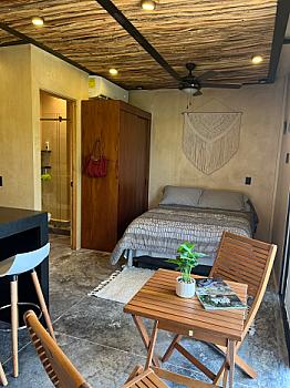 Venta estudio amueblado y equipado con alberca y jacuzzi a 5 min de la playa y a 2 cuadras de Av Kukulcan