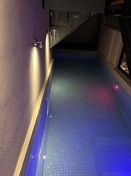 Venta estudio amueblado y equipado con alberca y jacuzzi a 5 min de la playa y a 2 cuadras de Av Kukulcan
