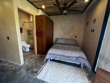 Venta estudio amueblado y equipado con alberca y jacuzzi a 5 min de la playa y a 2 cuadras de Av Kukulcan