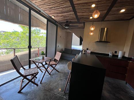 Venta estudio amueblado y equipado con alberca y jacuzzi a 5 min de la playa y a 2 cuadras de Av Kukulcan