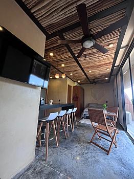 Venta estudio amueblado y equipado con alberca y jacuzzi a 5 min de la playa y a 2 cuadras de Av Kukulcan