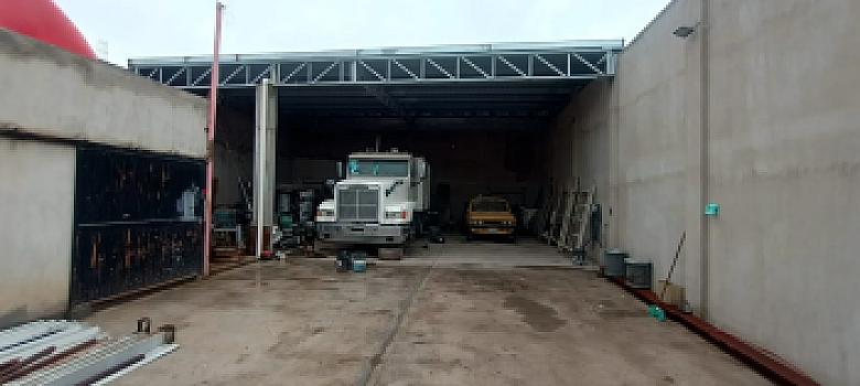 🏭 Terreno Comercial con Techumbre, Oficina y Baño | 225 m² | $1,600,000