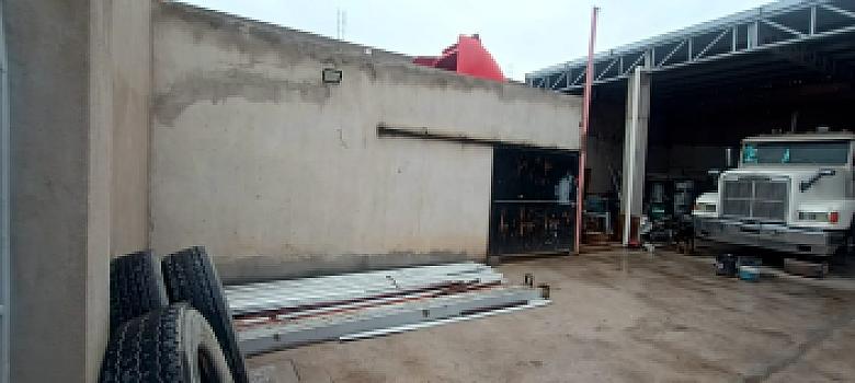 🏭 Terreno Comercial con Techumbre, Oficina y Baño | 225 m² | $1,600,000