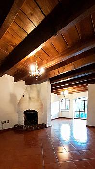 Casa Medieval en Venta en Olivar de los Padres | 3 Recámaras | Chimenea | $6.49 M MXN
