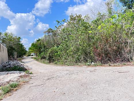 Terreno en Esquina de 2,000 m² en Zona Huayacán – Cancún