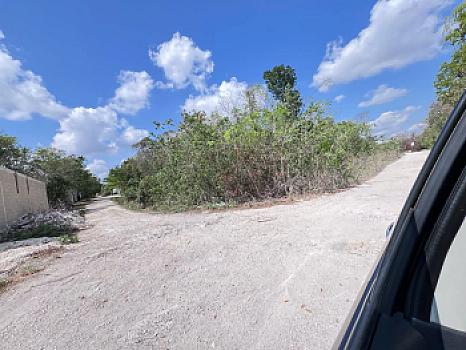 Terreno en Esquina de 2,000 m² en Zona Huayacán – Cancún