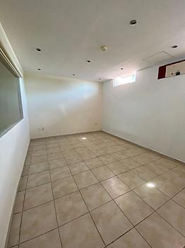 Edificio Comercial en Venta para Corporativo, Escuela o Clínica
