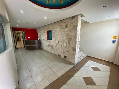 Edificio Comercial en Venta para Corporativo, Escuela o Clínica