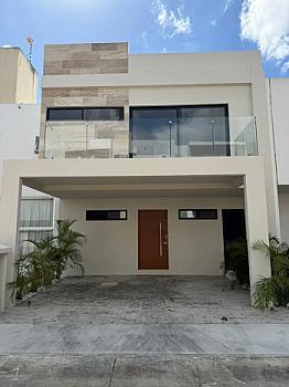 HOUSE FOR SALE IN RESIDENCIAL ARBOLADA, AV. HUAYACAN CANCUN