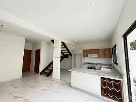HOUSE FOR SALE IN RESIDENCIAL ARBOLADA, AV. HUAYACAN CANCUN