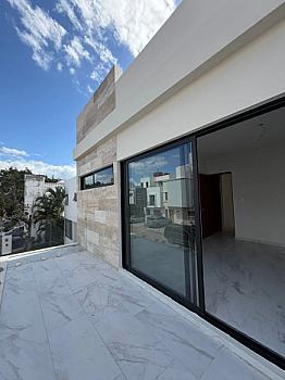 HOUSE FOR SALE IN RESIDENCIAL ARBOLADA, AV. HUAYACAN CANCUN