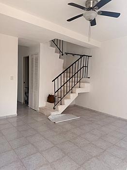 Venta casa ampliada céntrica en Porto bello