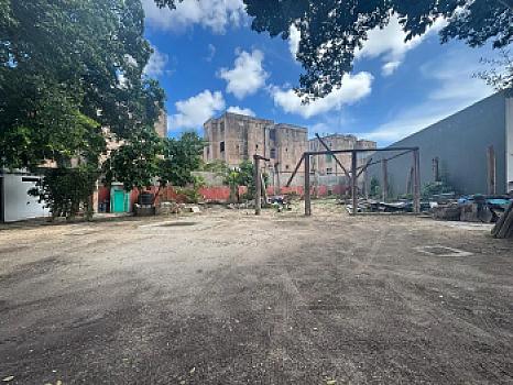 Terreno comercial en renta sobre Av. López Portillo con doble frente y alta exposición en Cancún