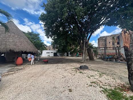 Terreno comercial en renta sobre Av. López Portillo con doble frente y alta exposición en Cancún