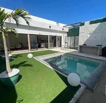 Casa en venta de una planta con 3 habitaciónes dentro de privada, Mérida