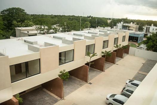 Townhouses de 3 recamas dentro de privada, Mérida