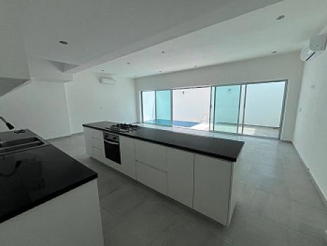 Casa de 4 Recámaras en Privada con Alberca – El Encuentro, Playa del Carmen