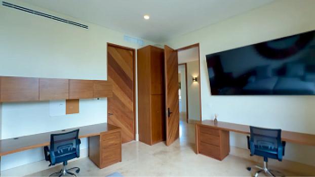 Casa de Lujo Frente al Canal en Puerto Cancún con Alberca, Elevador y 4 Estacionamientos