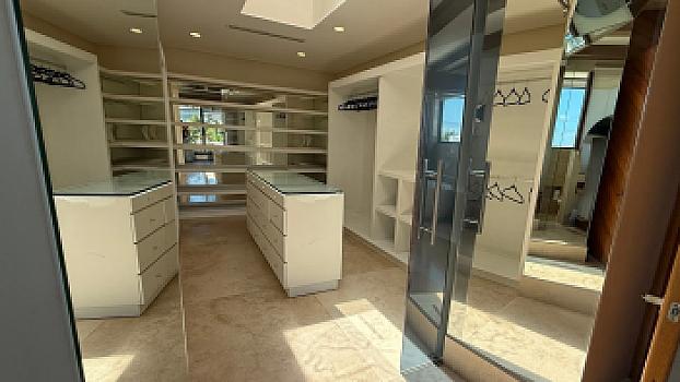 Casa de Lujo Frente al Canal en Puerto Cancún con Alberca, Elevador y 4 Estacionamientos