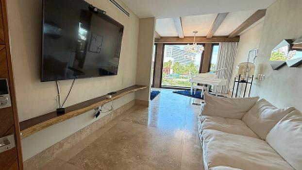 Casa de Lujo Frente al Canal en Puerto Cancún con Alberca, Elevador y 4 Estacionamientos