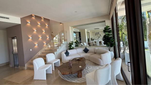 Casa de Lujo Frente al Canal en Puerto Cancún con Alberca, Elevador y 4 Estacionamientos
