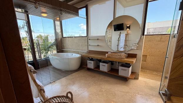 Casa de Lujo Frente al Canal en Puerto Cancún con Alberca, Elevador y 4 Estacionamientos