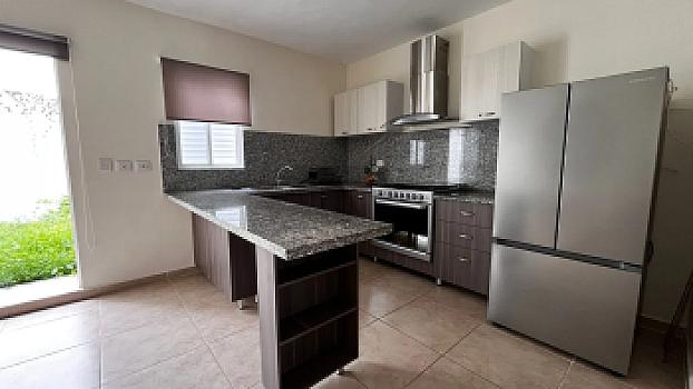 Casa en Venta en Residencial La Joya, Playa del Carmen | 3 Recámaras + Estudio
