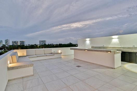 Casa de Lujo en Venta en Puerto Cancún con Muelle Privado y Alberca Infinity