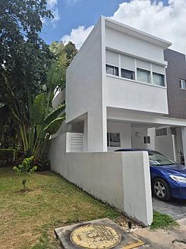 Casa en Renta en Jardines del Sur 2 | 4 Recámaras | Frente a Alberca | Equipada y Remodelada