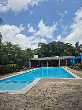 Casa en Renta en Jardines del Sur 2 | 4 Recámaras | Frente a Alberca | Equipada y Remodelada
