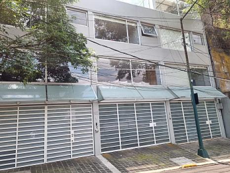 CASA EN CALLE LOS GIPAETOS, LOMAS DE LAS ÁGUILAS, ÁLVARO OBREGÓN