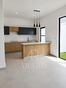 CASA EN VENTA EN VILLA DE ÁLVAREZ CON RÁPIDA CONEXIÓN A TERCER ANILLO PERIFÉRICO Y A MINUTOS DEL CENTRO