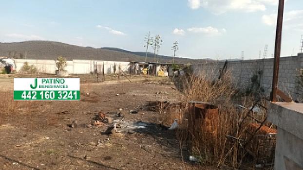 Finca de 6000mt2 camino a huimilpan, con 2 casas y salón de eventos precio  $ 1,500m2.  (  VENTA   $ 9 MILLONES ).