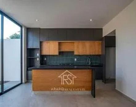 CASA EN VENTA EN COTO PRIVADO AL NORTE DE COLIMA, FRENTE A JARDÍN CON 3 RECÀMARAS