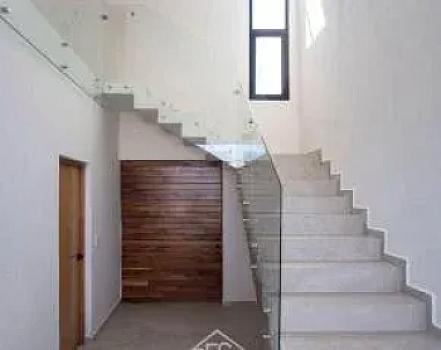 CASA EN VENTA EN COTO PRIVADO AL NORTE DE COLIMA, FRENTE A JARDÍN CON 3 RECÀMARAS