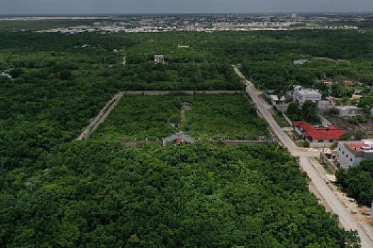 Terreno en Venta en Hacienda Álamos, Cancún | 10,000 m² con Uso de Suelo Mixto