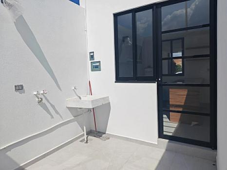 CASA MODERNA DE 3 HABITACIONES