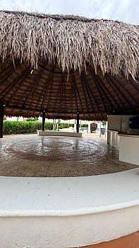 Casa en venta en Quinta Madeira con alberca, seguridad frente a la Gran Plaza