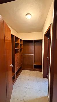 Casa en venta en Quinta Madeira con alberca, seguridad frente a la Gran Plaza