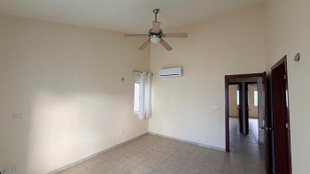 Casa en venta en Quinta Madeira con alberca, seguridad frente a la Gran Plaza