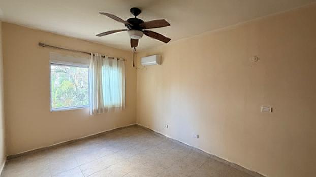 Casa en venta en Quinta Madeira con alberca, seguridad frente a la Gran Plaza