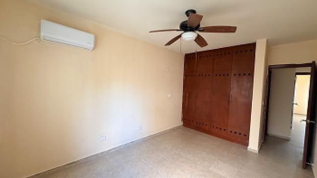 Casa en venta en Quinta Madeira con alberca, seguridad frente a la Gran Plaza