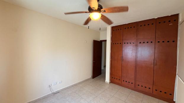 Casa en venta en Quinta Madeira con alberca, seguridad frente a la Gran Plaza