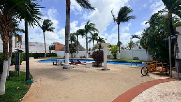 Casa en venta en Quinta Madeira con alberca, seguridad frente a la Gran Plaza